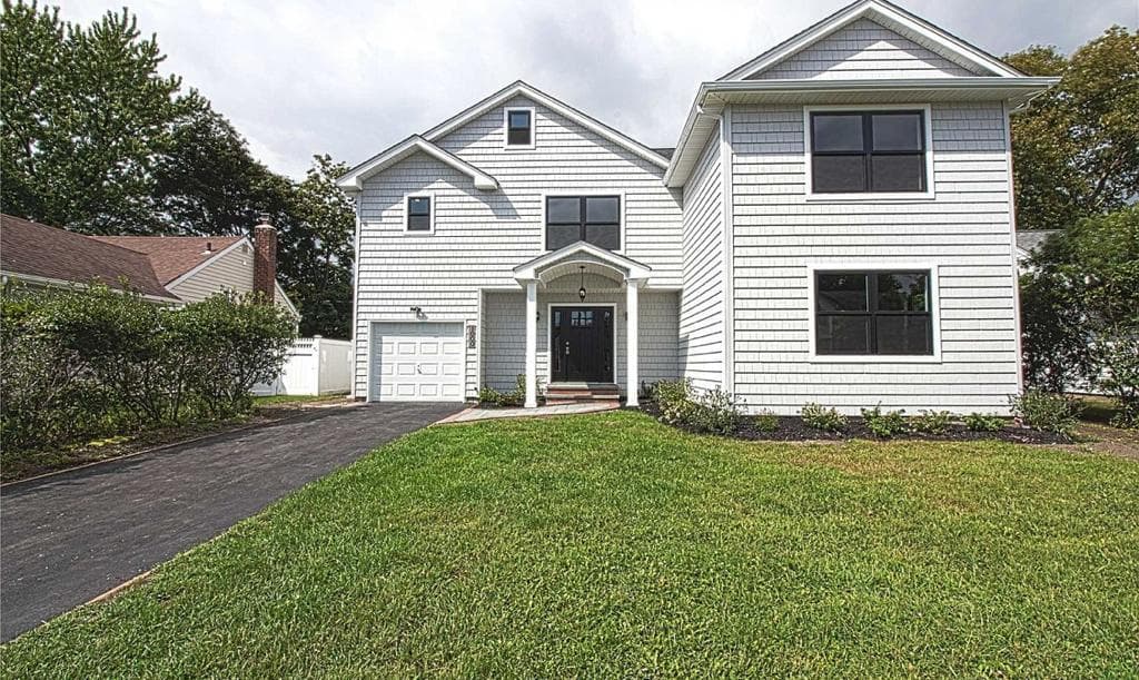 1000 Olympia Rd, North Bellmore, NY 11710