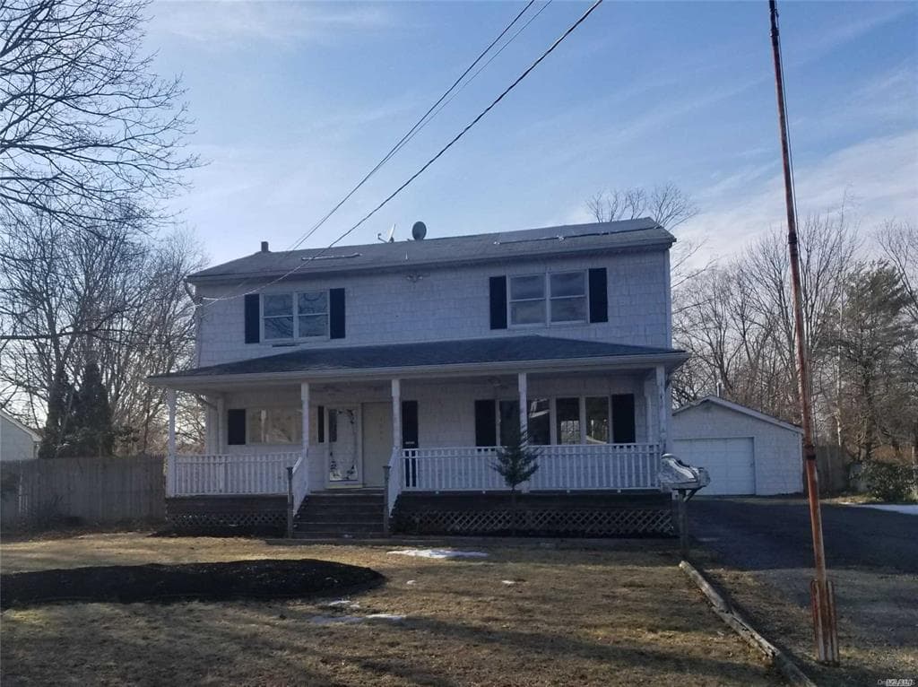 1060 Gridley Street, Bay Shore