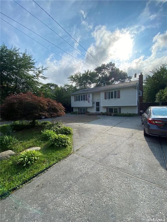 122 Arbour Street, West Islip