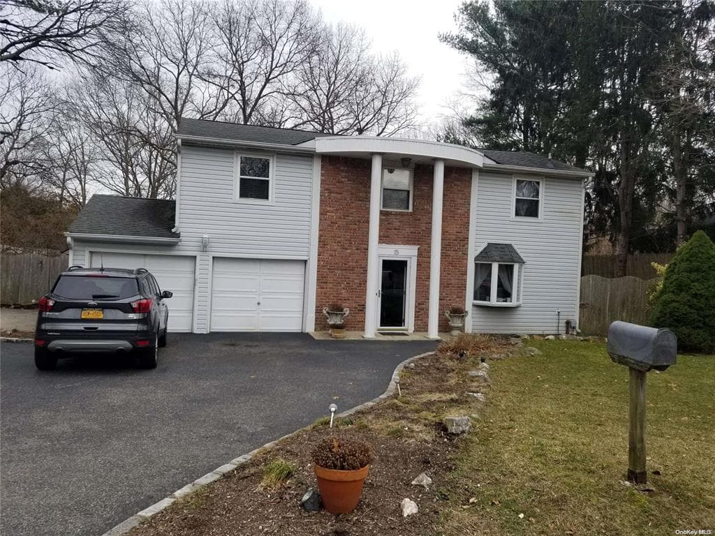 15 Beach Ave, Port Jefferson Station