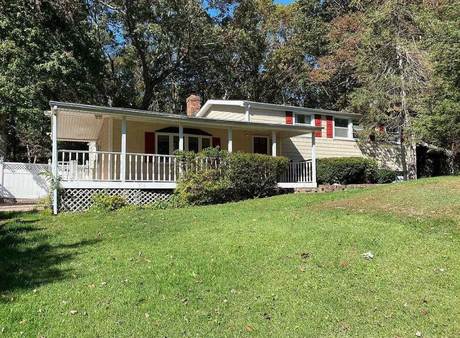 17 Bunny Ln, East Setauket