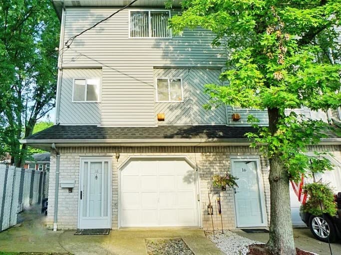 18 Stern Ct, Staten Island