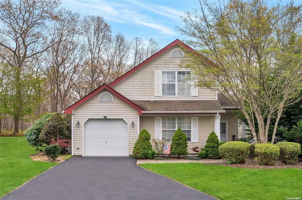 19 Balmoral Unit #1, Middle Island