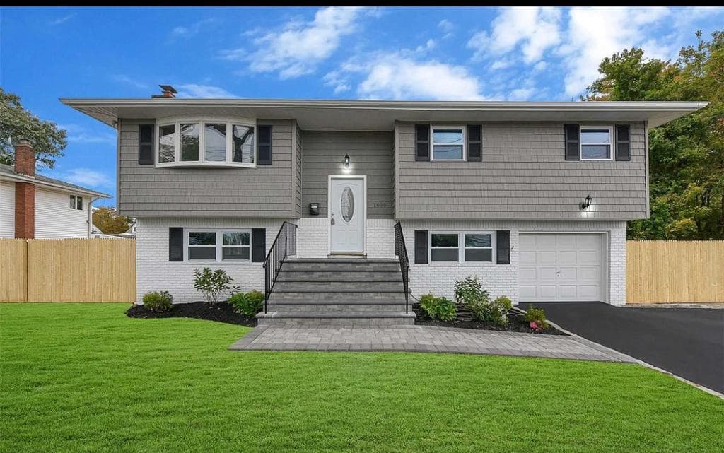1999 Orinoco Drive, West Islip, NY 11795