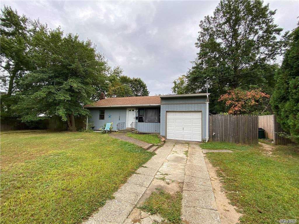 20 Stewart Street, Bay Shore
