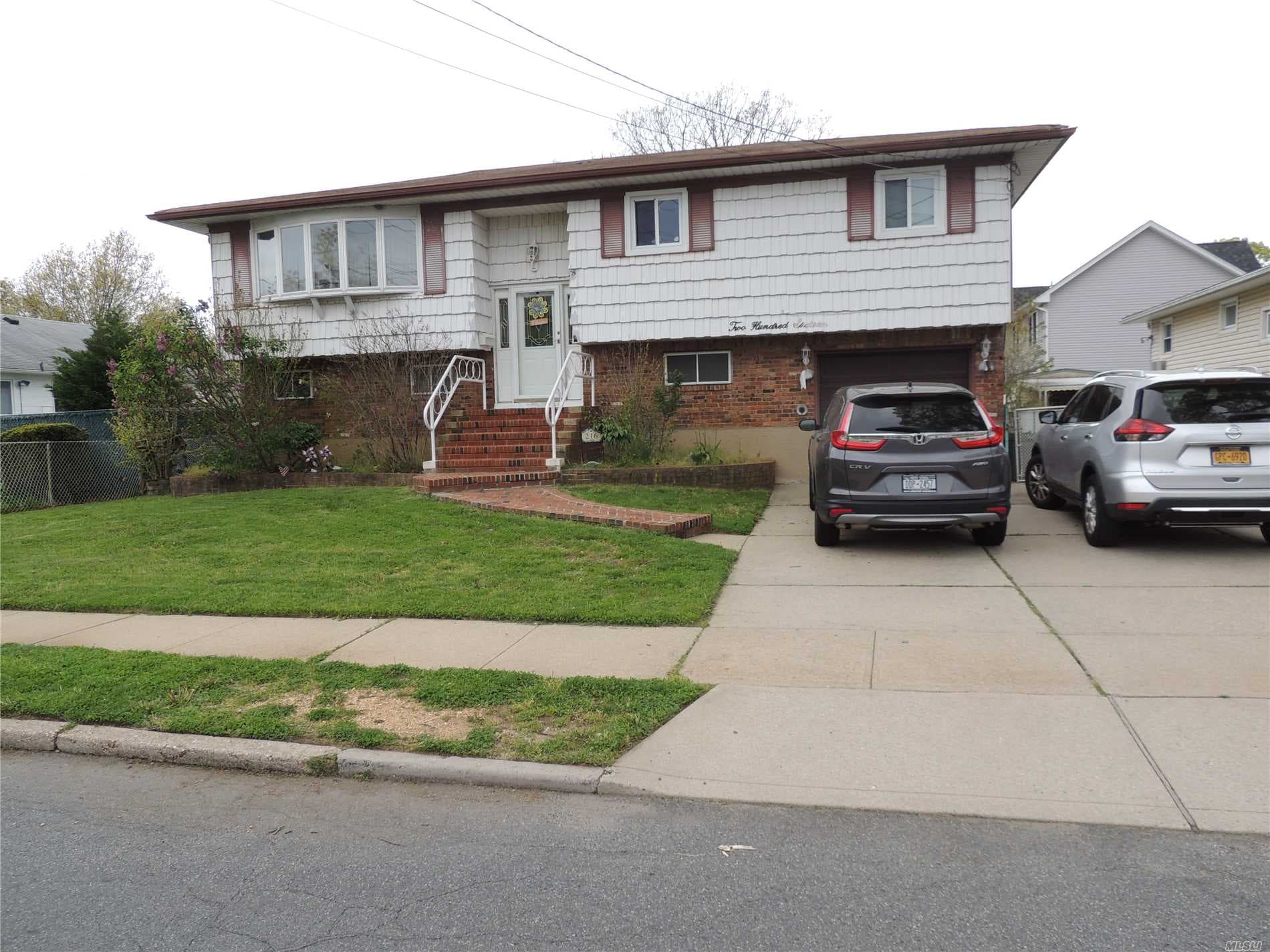 216 Roosevelt Ave, Massapequa Park, NY 11762