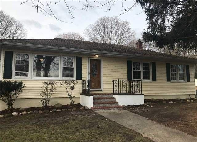 22 Leeds Blvd, Farmingville, NY 11738