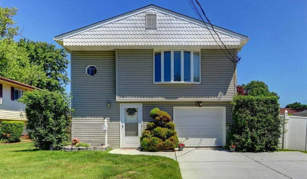 229 Neptune Ave, West Babylon, NY 11704
