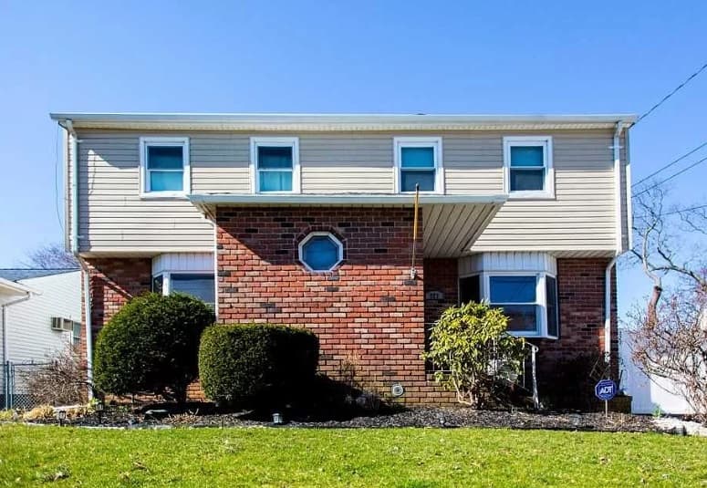 277 N Hamilton Ave, Lindenhurst, NY 11757