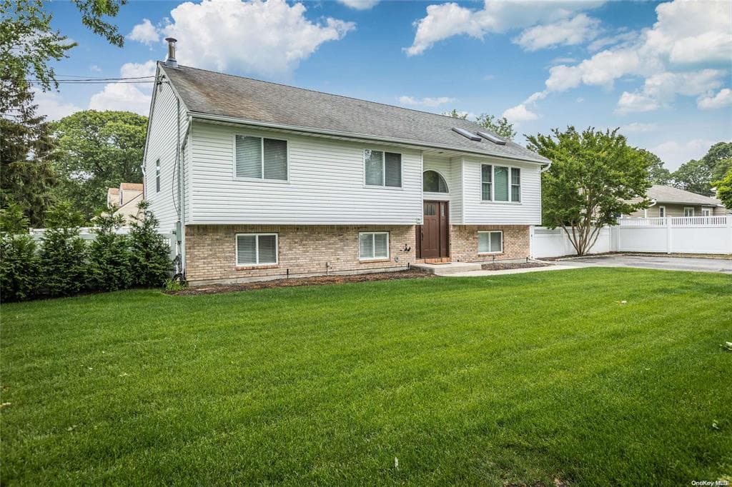 3 Garden Street, Nesconset