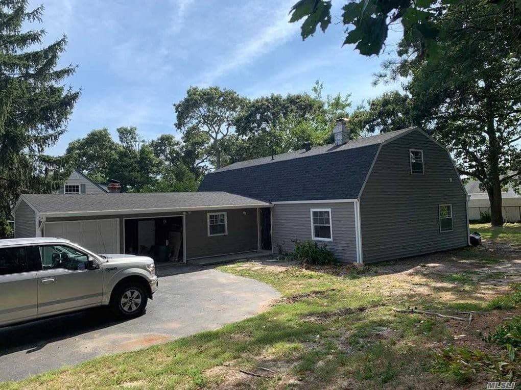 30 Campus Dr, Farmingville, NY 11738