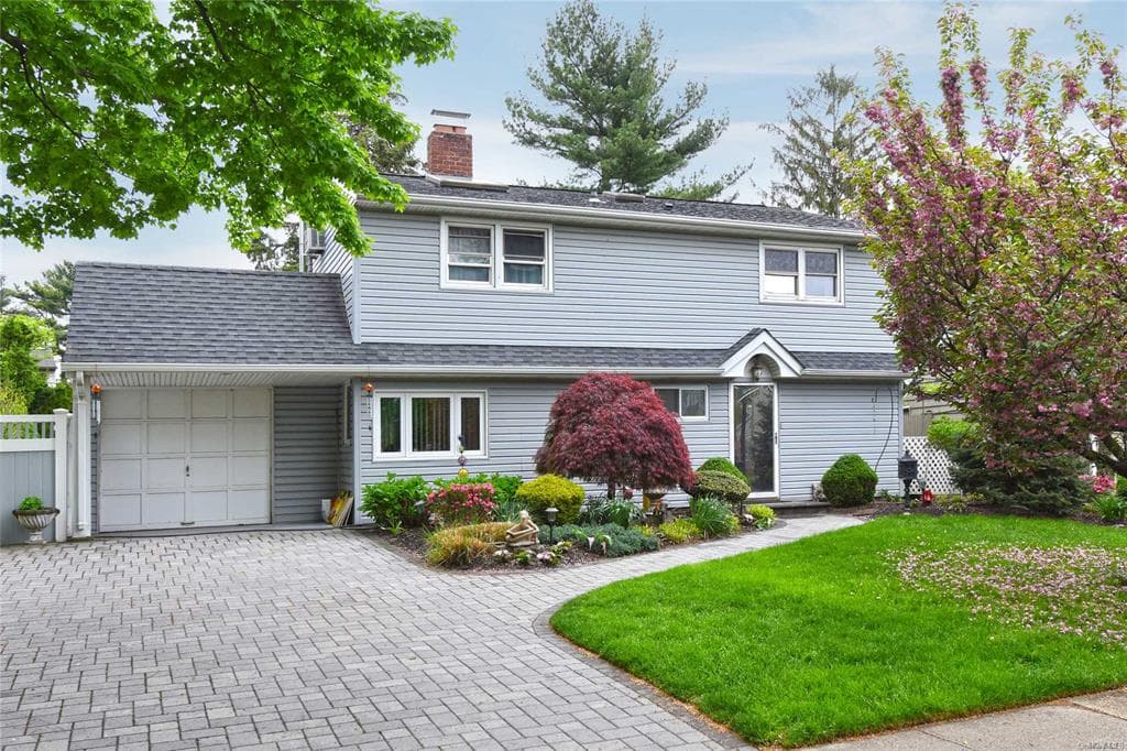 47 Angle Lane, Hicksville