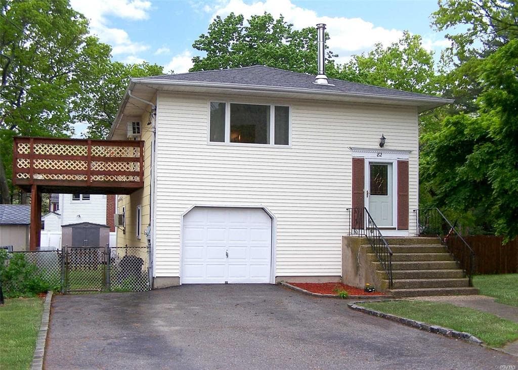 82 Seawanhaka Avenue, Nesconset