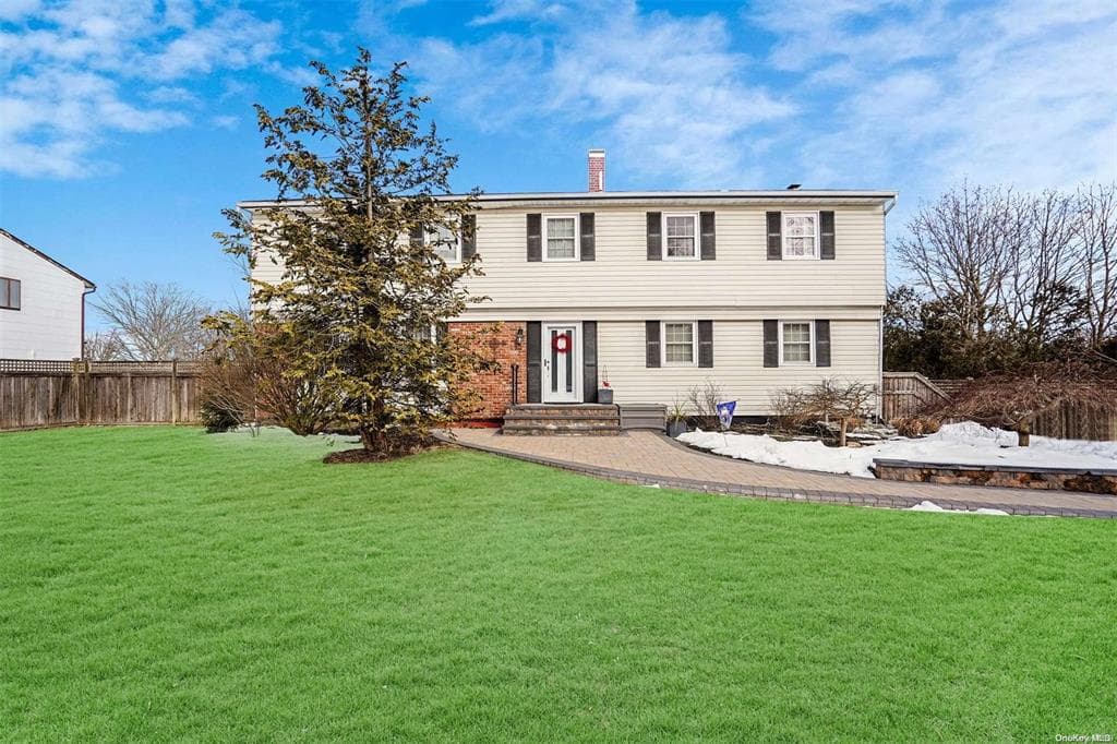 89 Forest Road, Centereach
