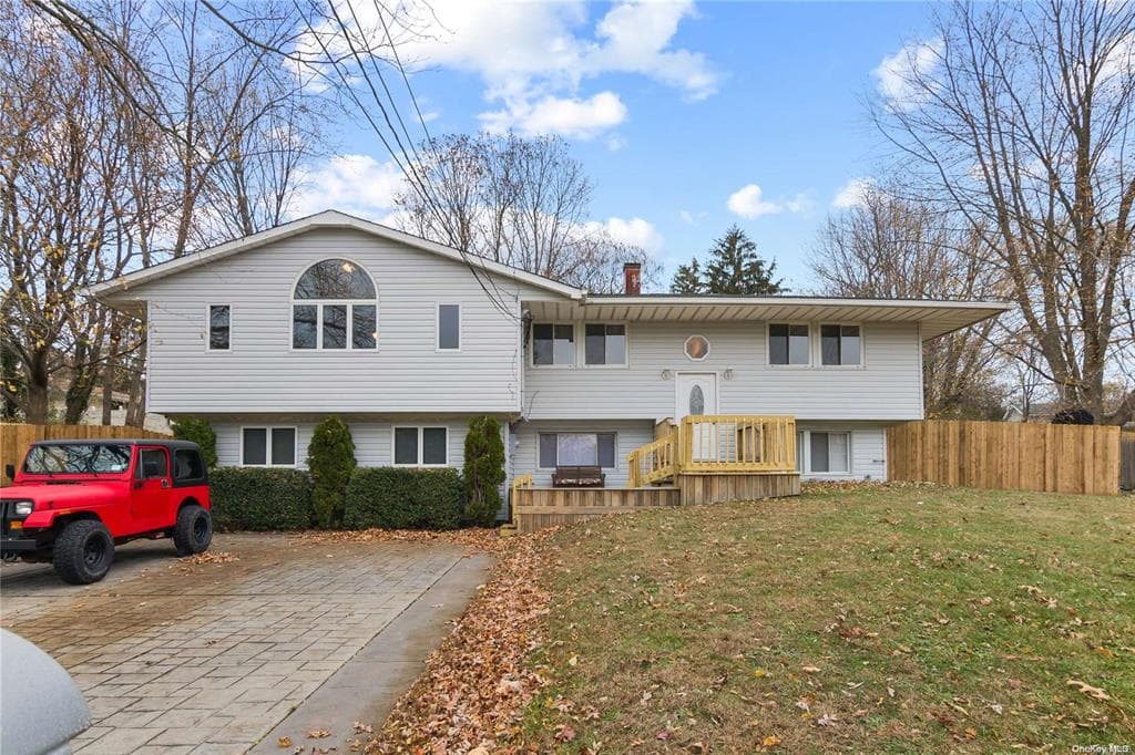 9 Lynx Lane, E. Setauket