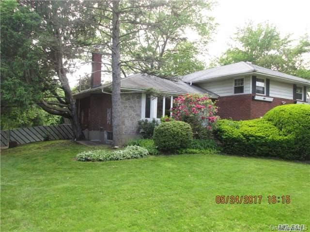 99 Manetto Hill Road, Woodbury