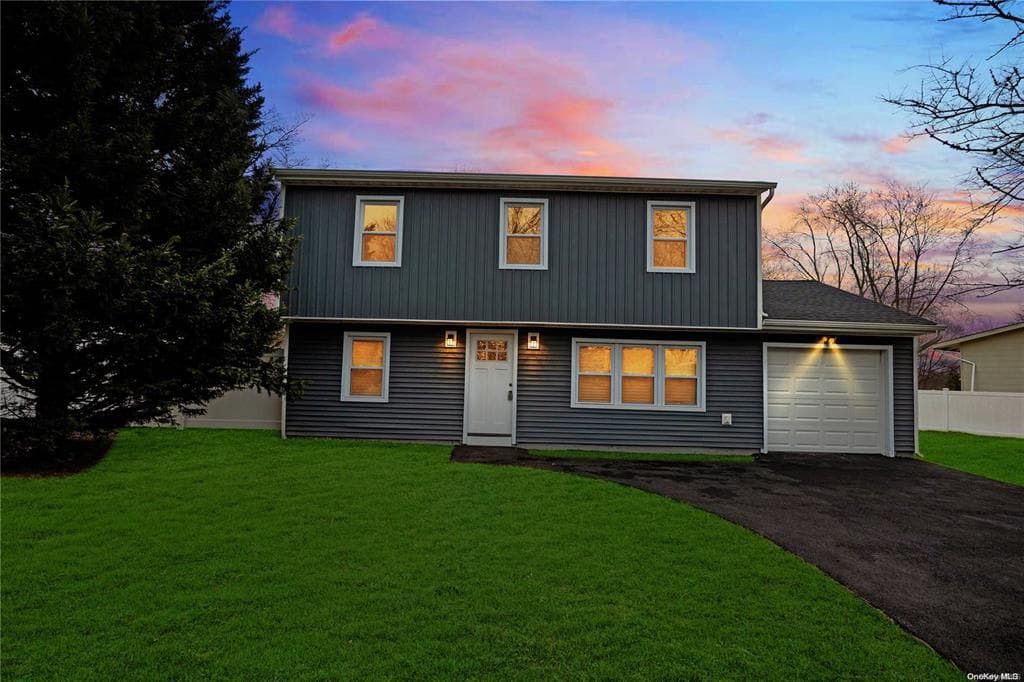 11 Magnolia, Port Jefferson Station