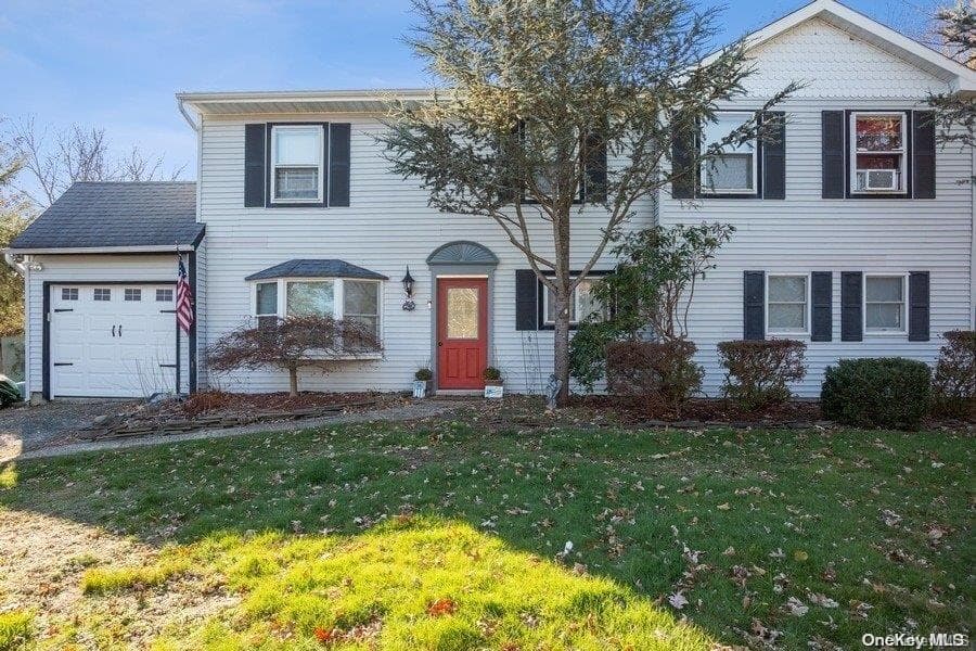 16 Jamar Drive, Port Jefferson Station