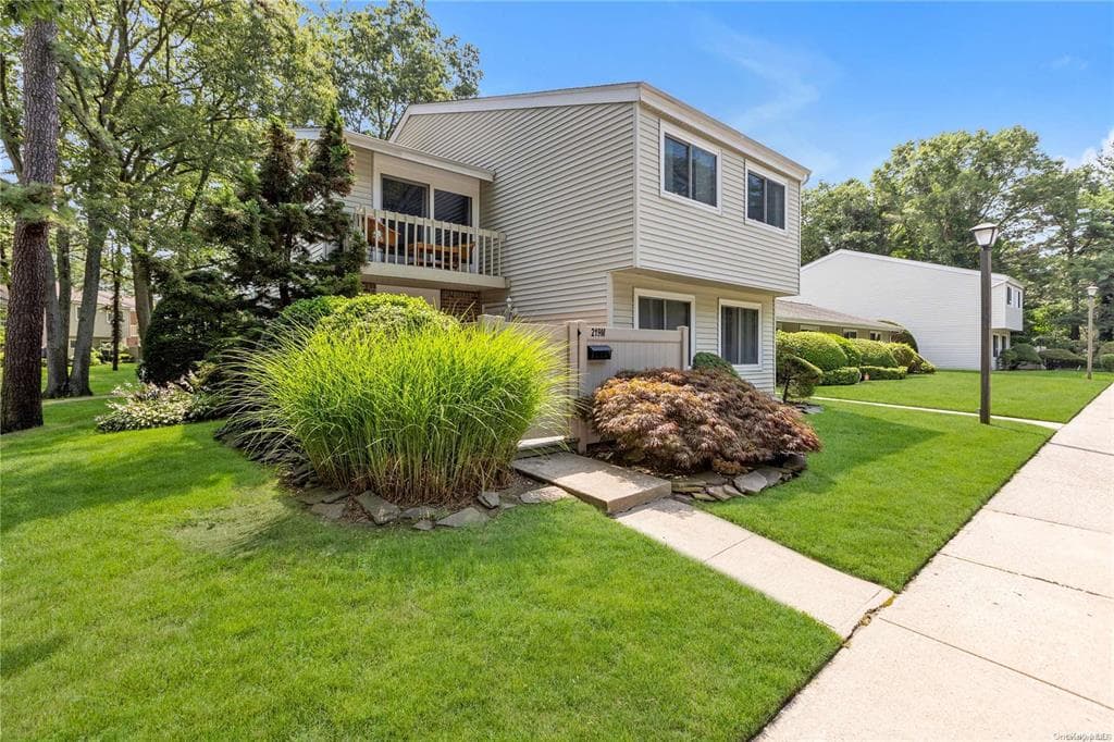 219M Springmeadow Drive Unit M, Holbrook