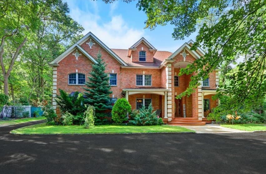 348 Old Willets Path, Smithtown