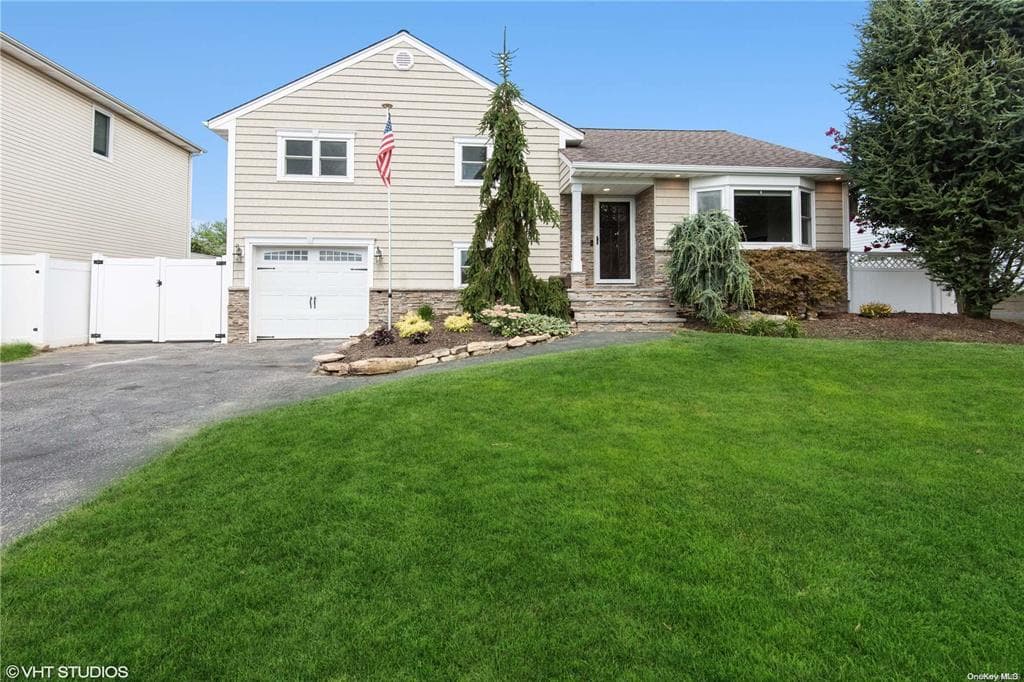 3681 Richard Lane, Wantagh